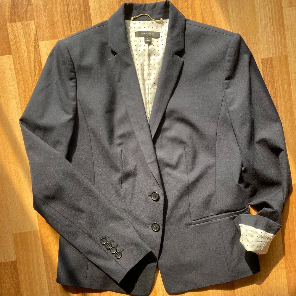 🔥MASSIVE CLEARANCE!💸 5 ITEMS/$40💗 Ann Taylor Two-Button Blazer